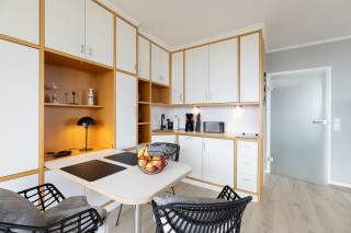 Küchenpantry und Esstisch, Wohnung im Haus "Goldene Ruh"